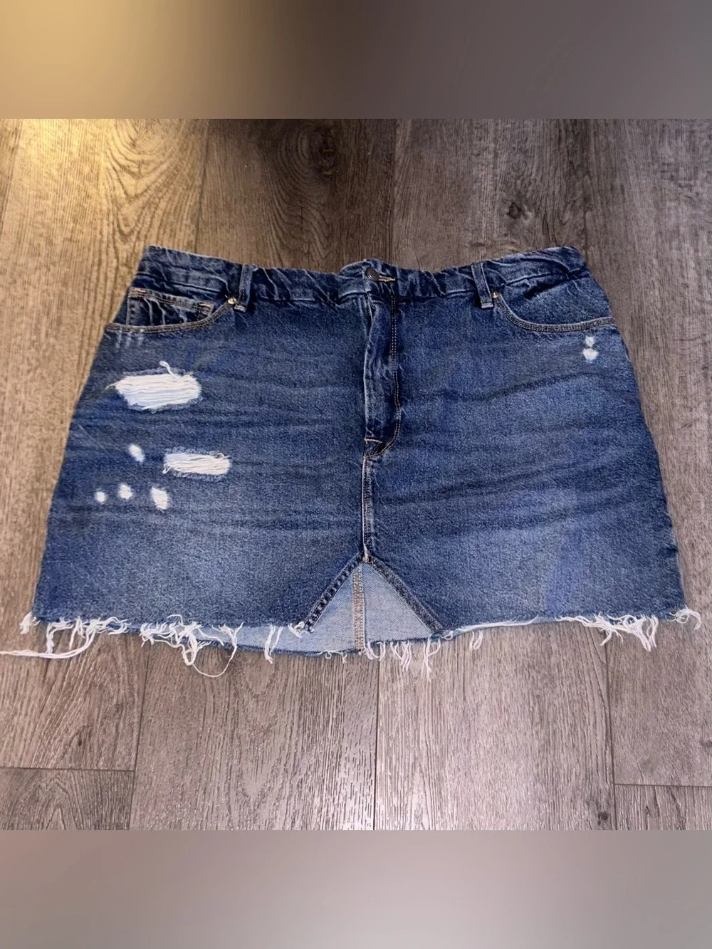 Good American Cut Out Mini Skirt Size 15 - Picture 3 of 10